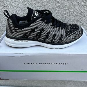 Women’s techloom pro pristine sneaker